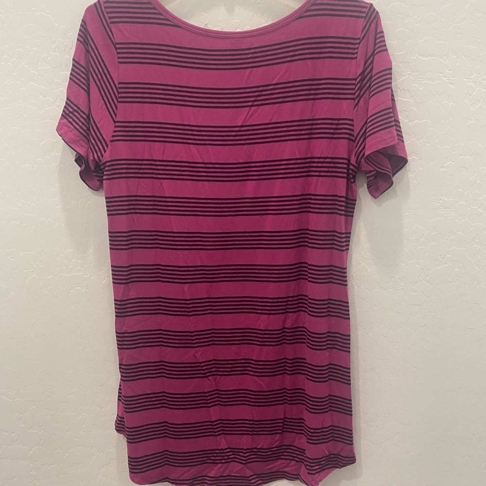 Lularoe Classic Tee - image 4